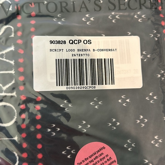 VS Script Logo Sherpa Blanket - Picture 4 of 4